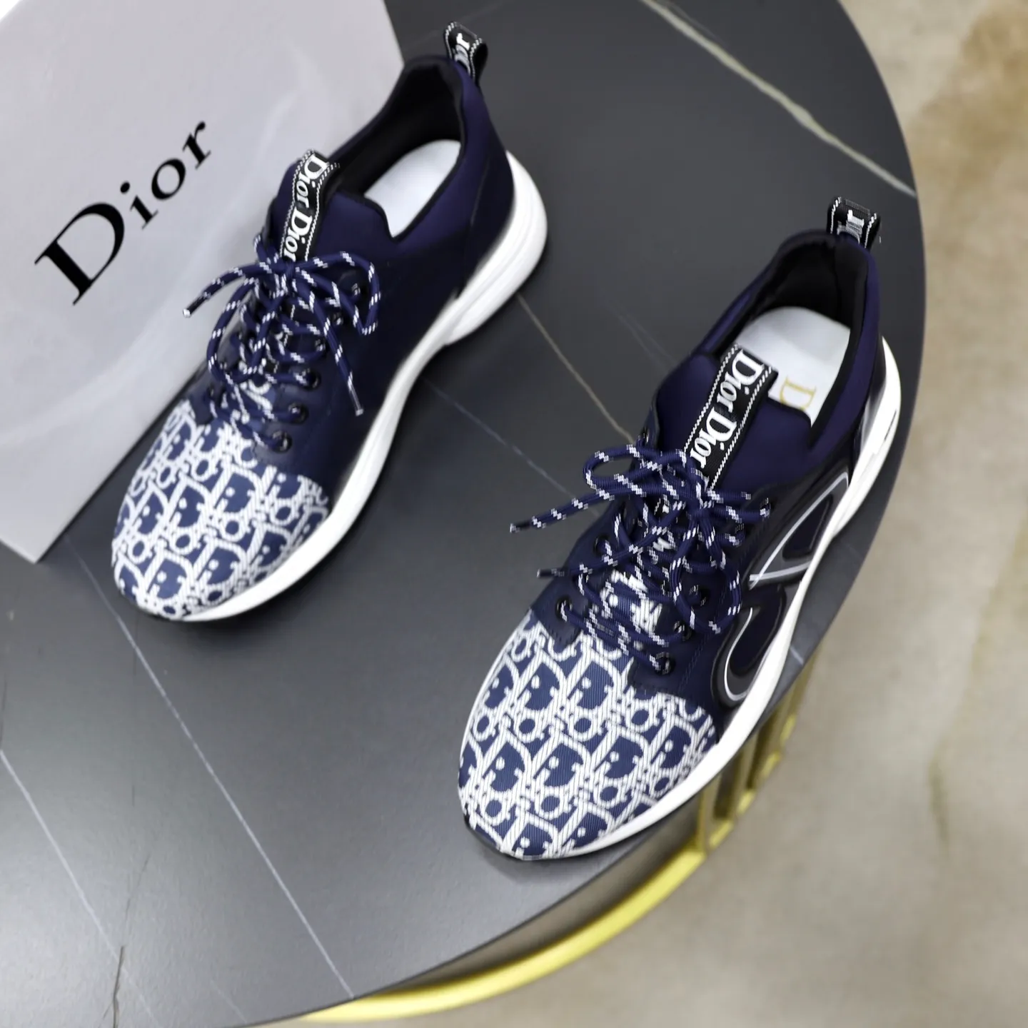 Ex-factory price: 462💰🙅‍♂️🙅‍♂️🙅‍♂️ Brand: Dior DIOR Standard code: 38-44 (45 customized) Grade: Same as the official website Material: Original material splicing Comfortable and breathable lining Lightweight and wear-resistant sports outsole Style category: Men's fashionable casual shoes Running sneakers Distinguished luxury brand elements Top luxury Color: actual picture color